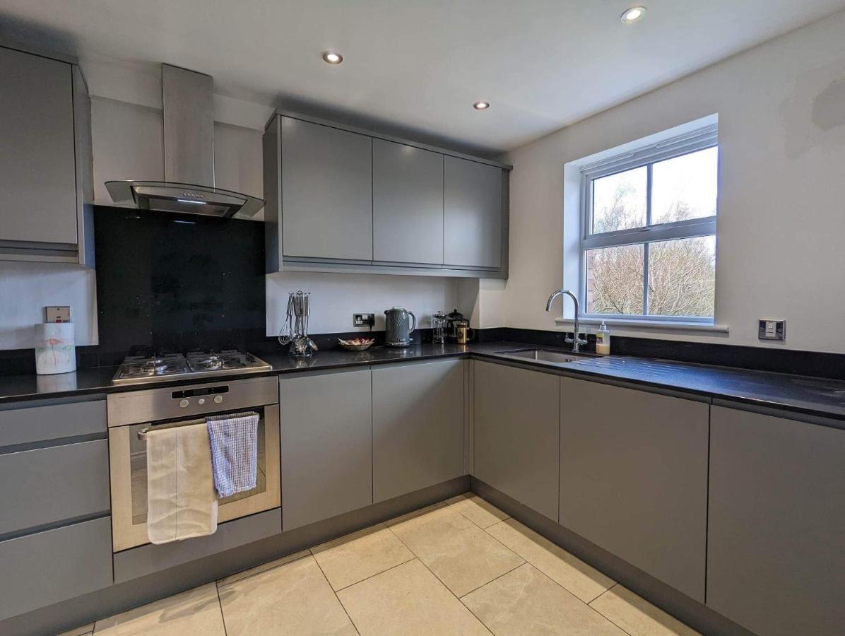 Kirkwood Drive Villa Durham Exteriör bild